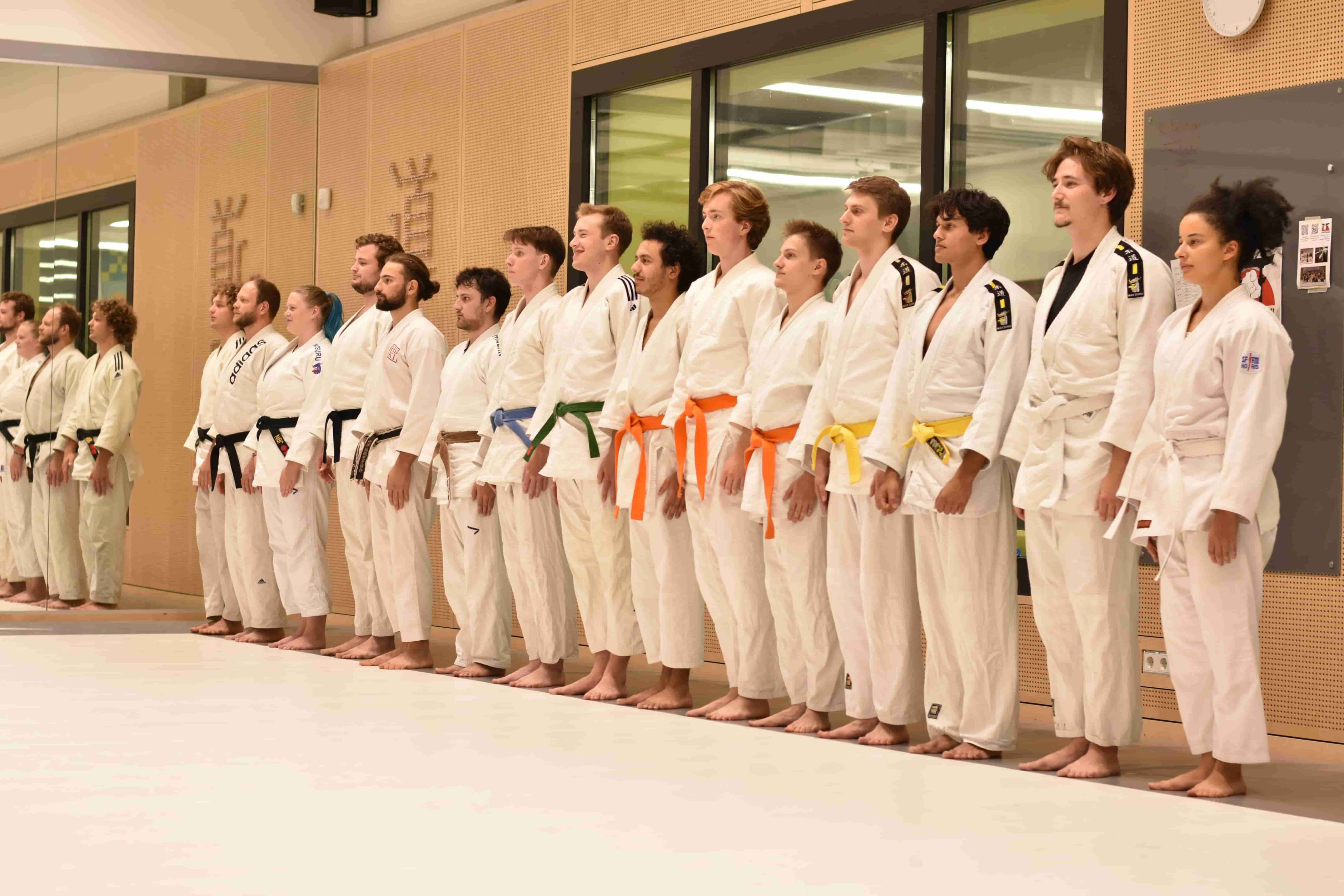 Yoroshi members training together